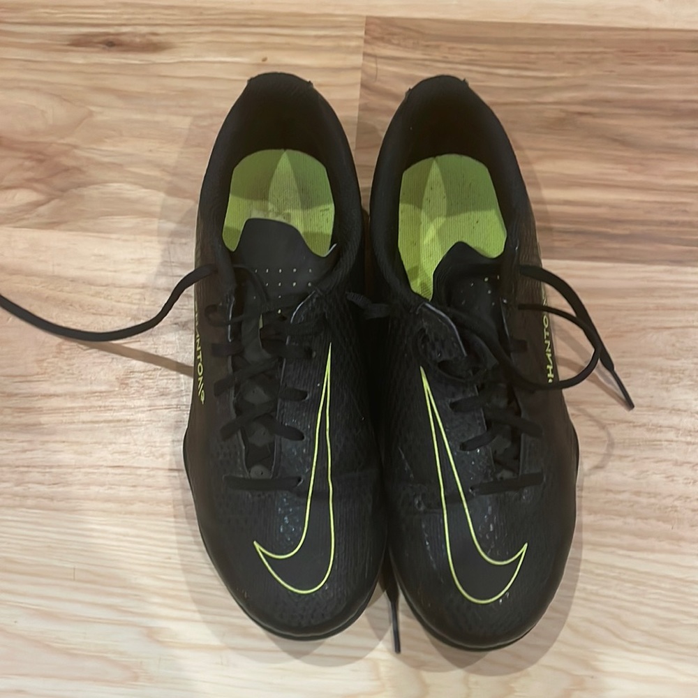 Nike Phantom Soccer Cleats 2.5Y